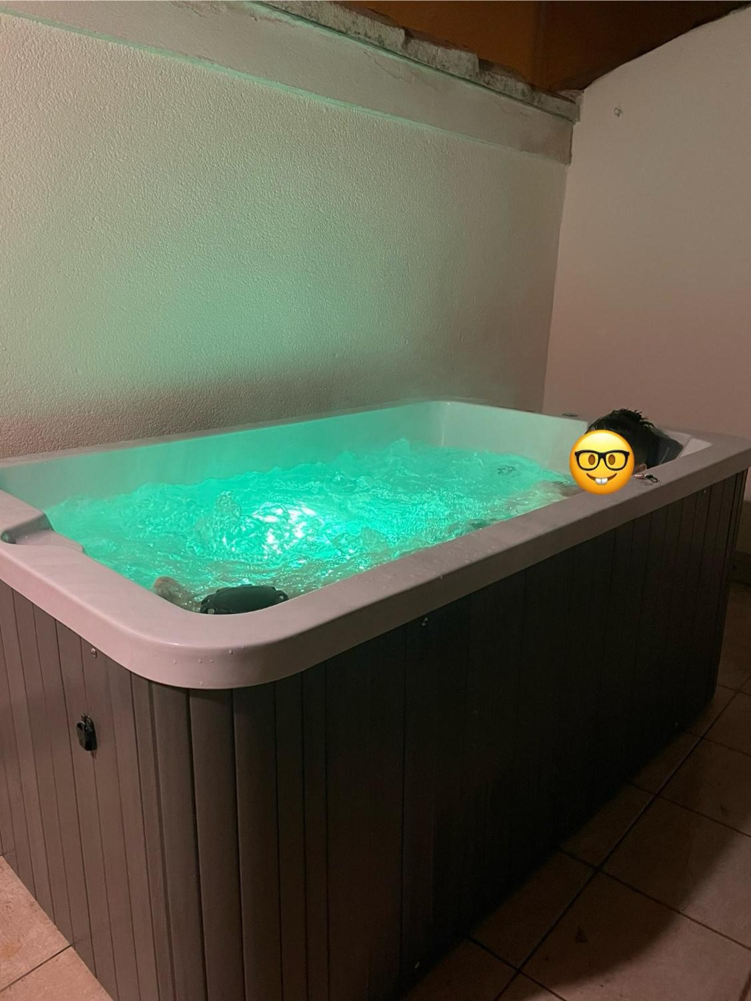 Maison De Village Avec Jacuzzi Et Garage ベドアン エクステリア 写真